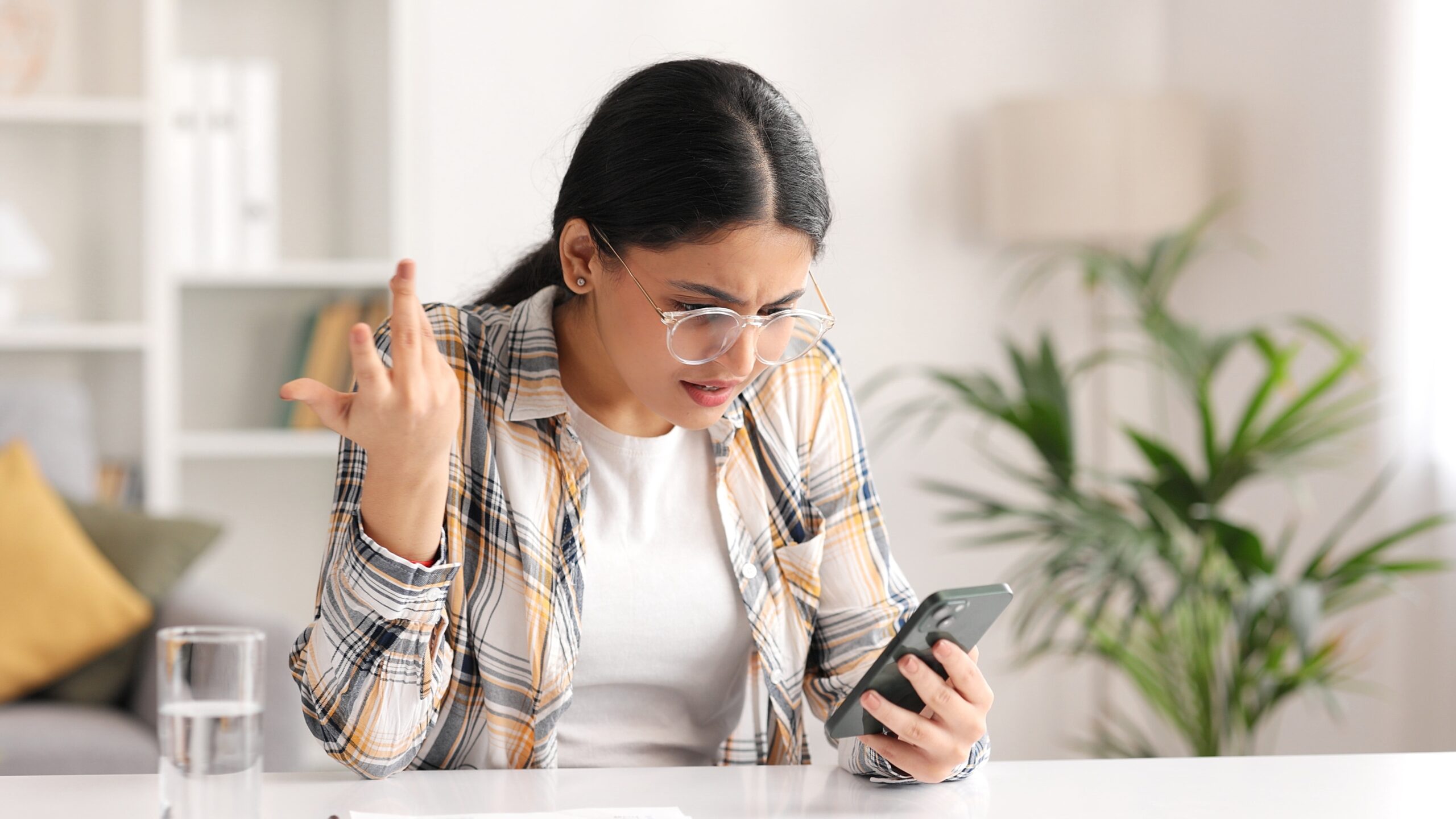 girl angry her text message won't send